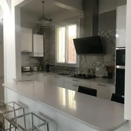 Διαμέρισμα Fontaine Marron : Bourgeois A Deux Pas Du Centre Et Des Plages 3 *