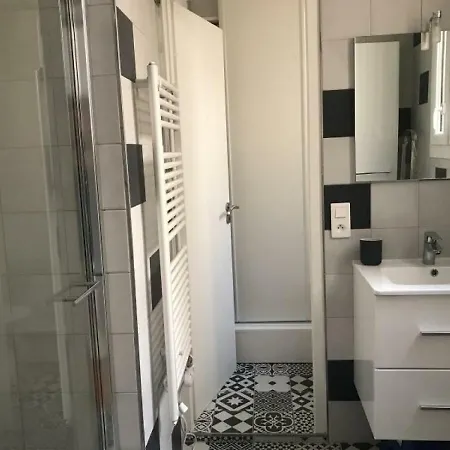Appartement Fontaine Marron : Bourgeois A Deux Pas Du Centre Et Des Plages 3