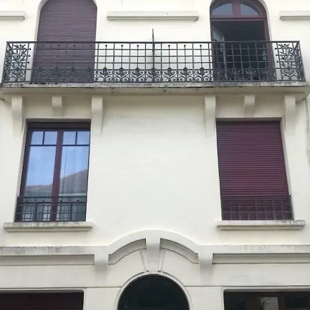 Appartement Fontaine Marron : Bourgeois A Deux Pas Du Centre Et Des Plages 3 *