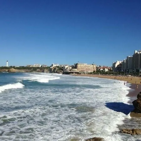 Appartement Fontaine Marron : Bourgeois A Deux Pas Du Centre Et Des Plages 3 Biarritz